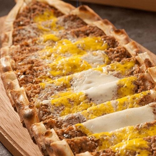 Kıymalı Kaşarlı Yumurtalı Pide